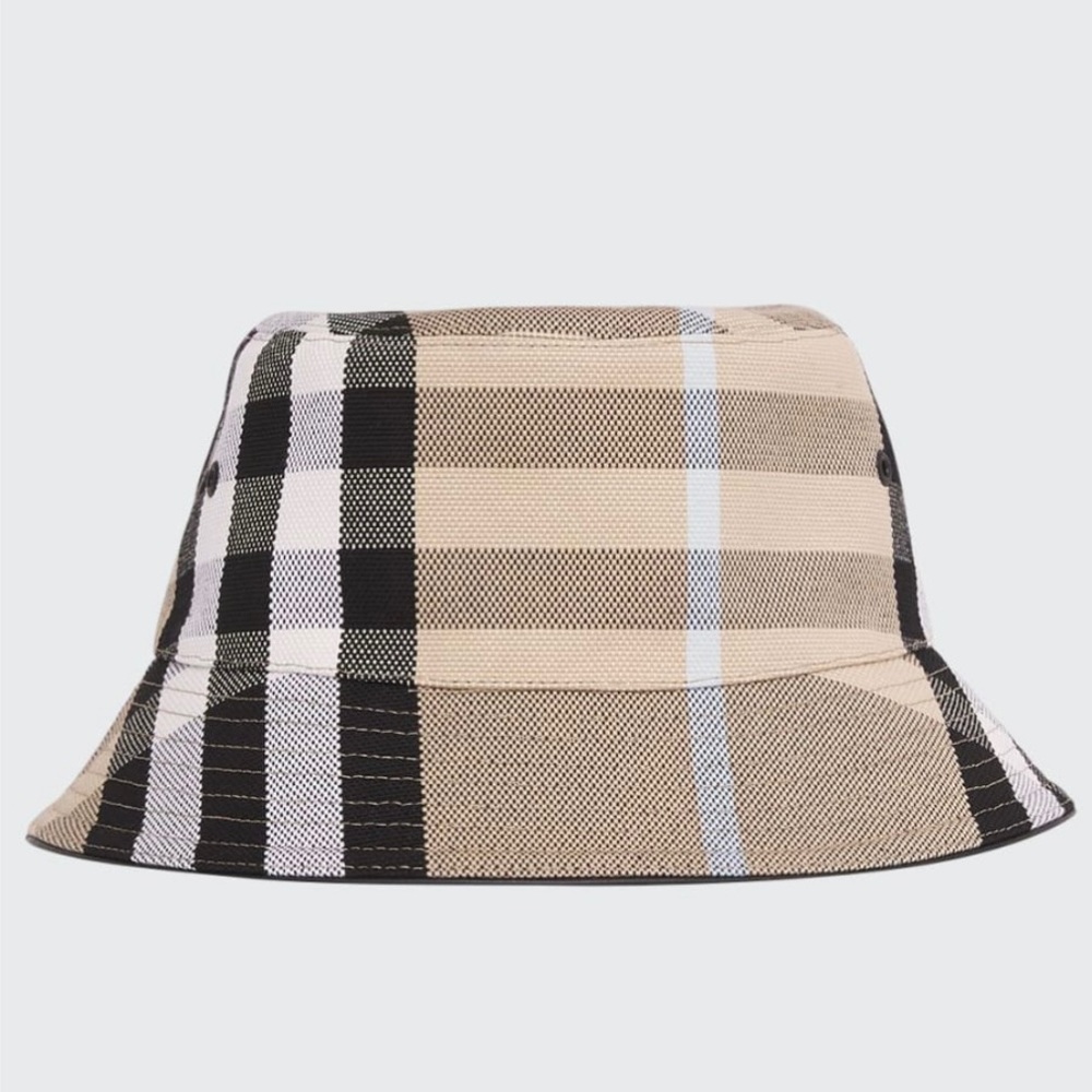 Burberry bucket hat